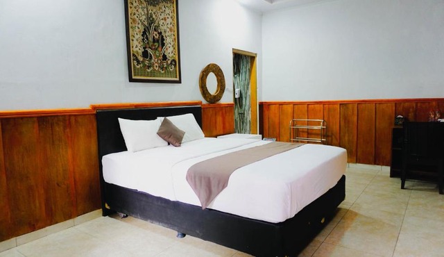 Red One Hotel Solo Baru in Grogol
