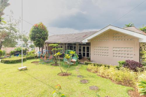 RedDoorz at House Of Dirga Cisarua Puncak in Brujul