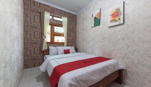 RedDoorz at Villa De ZamZam Ciater in Cilama