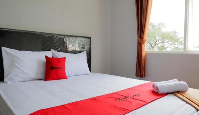 RedDoorz @ City Park Medoho Semarang in Alastuwo