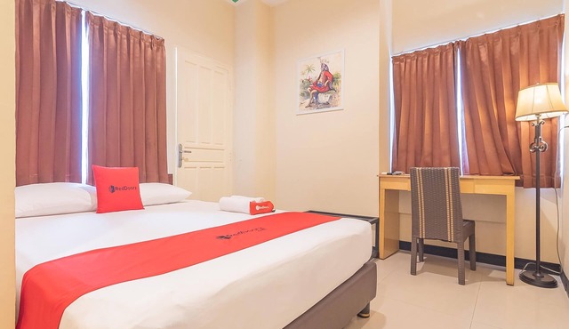 RedDoorz @ H. Agus Salim Street in Pontianak