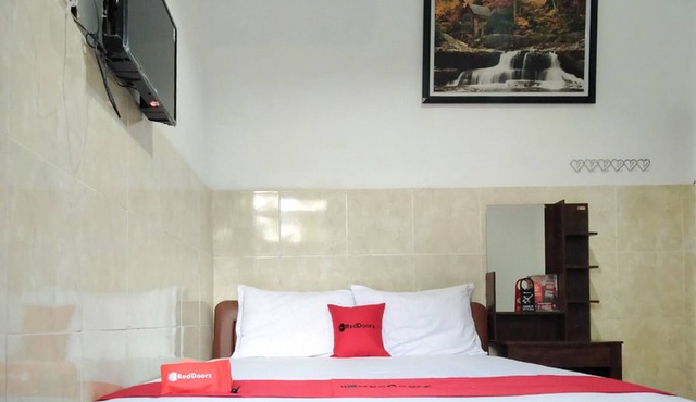 RedDoorz @ Hotel Surabaya Sumenep