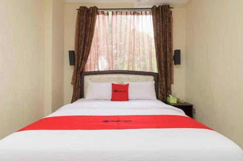 RedDoorz near City Walk Lippo Cikarang in Bekasi