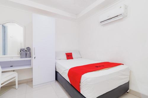 RedDoorz near Jakarta International Velodrome