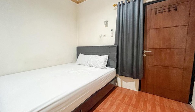 RedDoorz near LRT Taman Mini Jakarta in Jakarta