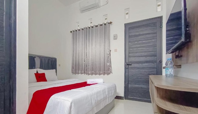 RedDoorz near RSUD Kajen Pekalongan in Karanganyar