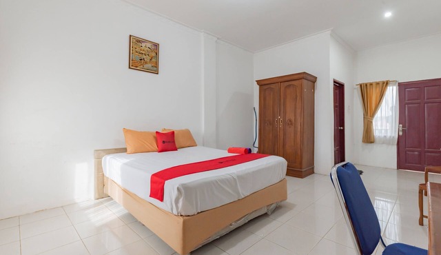 RedDoorz near Samarinda Square in Samarinda
