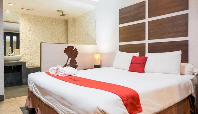 RedDoorz near Waterboom Lippo Cikarang in Cikarang