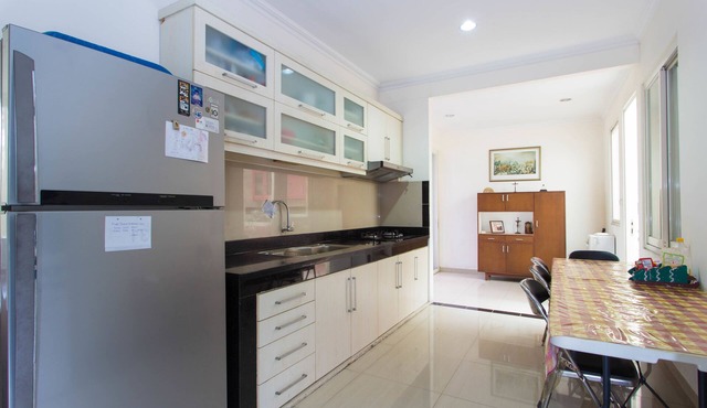 RedDoorz Plus near Siloam Karawaci in Curug
