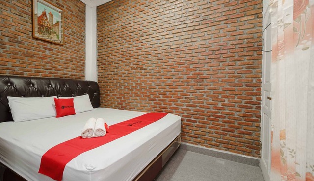 RedDoorz Syariah near Jalan Asahan Pematang Siantar in Pematangsiantar