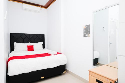 RedDoorz Syariah Near Stasiun Wates in Wates