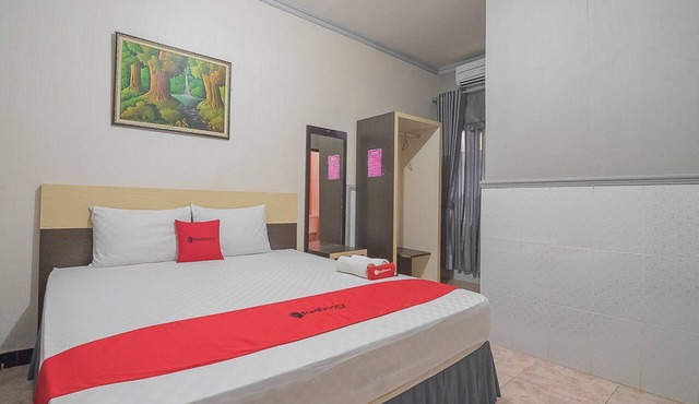 RedDoorz Syariah near Taman Rozeline Penajam in Penajam