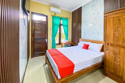 RedDoorz Syariah Permata Inn near Alun-Alun Cilacap in Cilacap