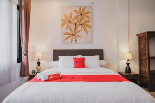 RedDoorz Syariah Plus near Trans Studio Cibubur in Cibubur