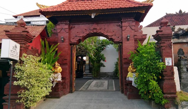 Risal Home Stay in Munggu