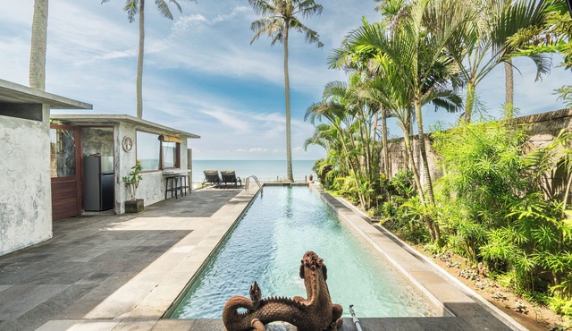 Romantic 1 b/r Oceanfront Escape with Private Pool