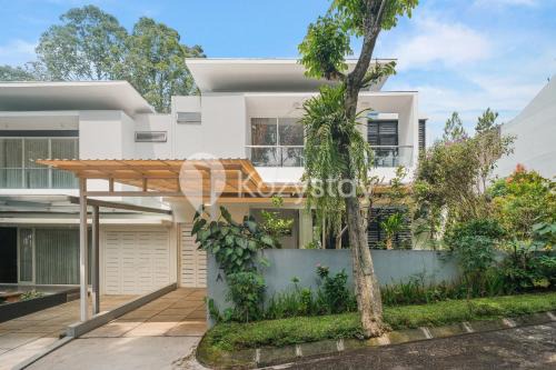 Shafia Villa by Kozystay - Dago in Bandung