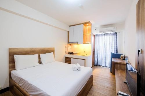 Simple and Homey Studio Room at Cinere Resort Apartment By Travelio in Depok