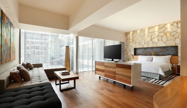 Spacious Modern Suite with Free Minibar Items (T Sand Suite24)