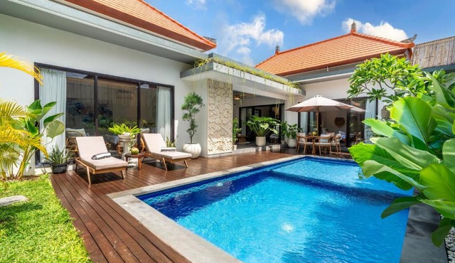 Spacious Tropical Pool Villa - 3 En-suite Bedrooms in Kerobokan