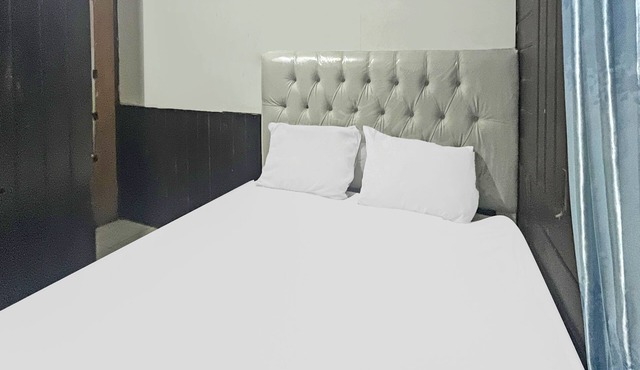 SPOT ON 91793 Maila Homestay in Tenggarong