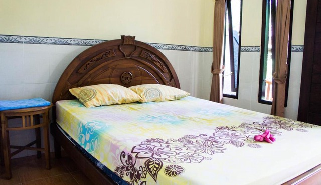 Sri Beach Inn in Legian