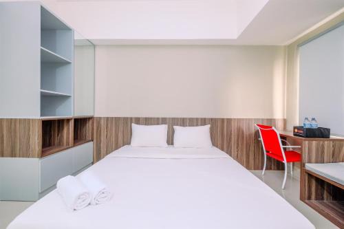 Strategic and Nice Studio at Gateway Park LRT City Jatibening Apartment By Travelio in Bekasi