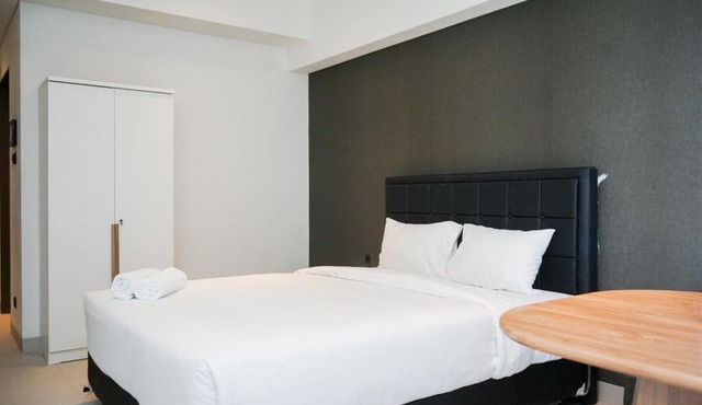 Studio Apartment with Sofa at Carstensz Residence By Travelio in Kramat
