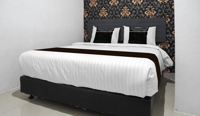 Stylish DBL Suite Escape W/Free WiFi and Parking in Padang