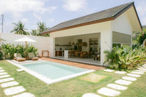 Summer Promo - 2 BR villa, big pool & garden in Kuta Lombok