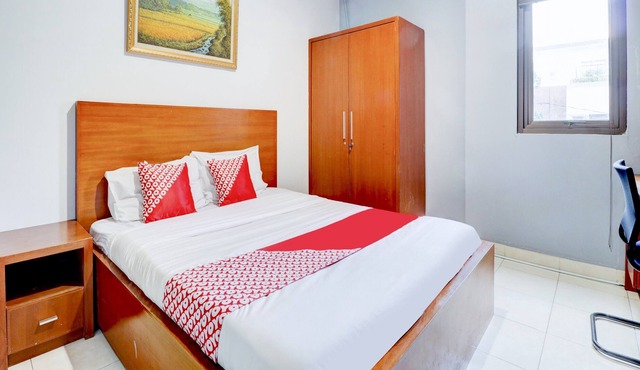 Super OYO Collection O 90641 Sky City Home in Bandung