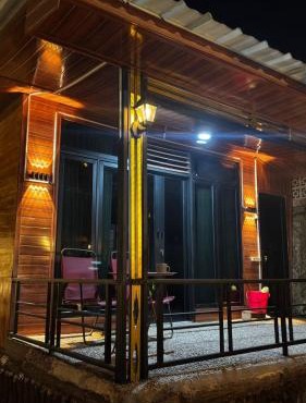 The Cluster Romantic Family Room in Sarireja