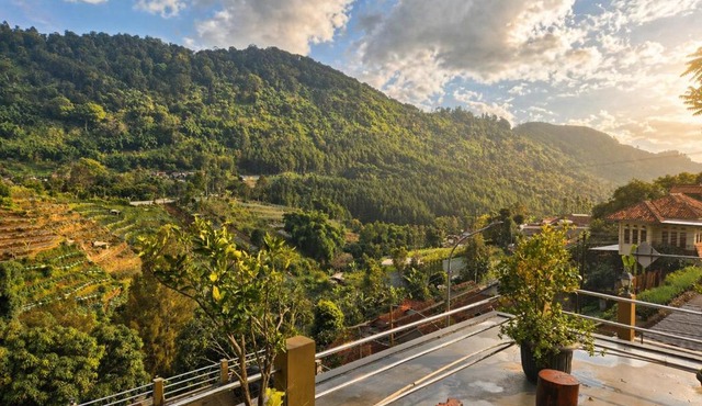The Green County Homestay in Panglipurgalin
