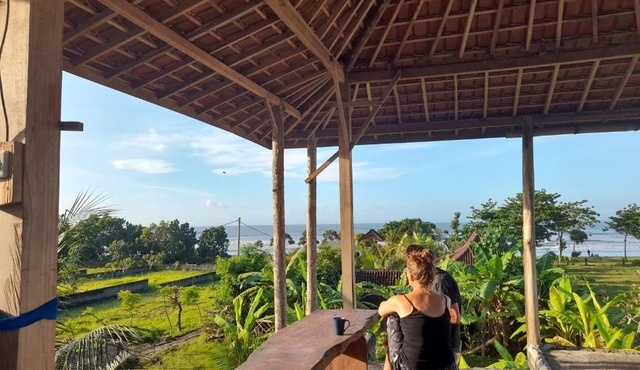 THE NYAMO surfschool & stay in Mendoyo