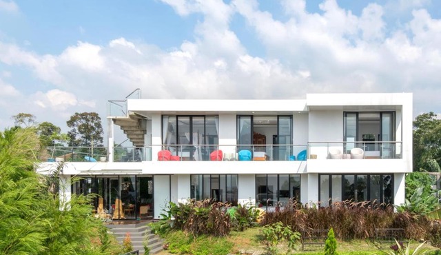 TwoSpaces Living at deRos Resort & Cafe, Bogor in Ciherangsating