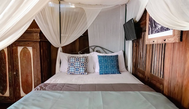 TwoSpaces Living at Kayu Beach Villa, Nusa Dua Beach
