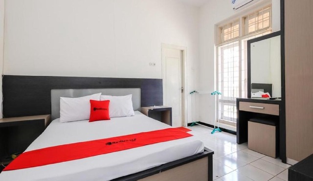Urbanview Cozy Inn 19 near Rita Super Mall Purwokerto in Purwokerto