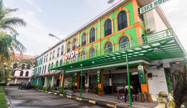 Vaccinated Staff - OYO 1771 Zeke Hotel in Batam Center