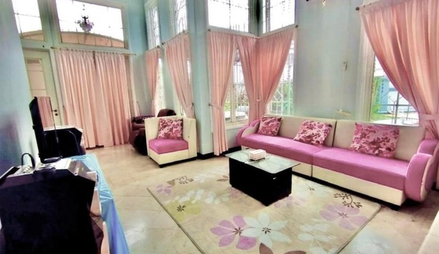 VilaPrincess Sentul 3bedroom Privatepool,Tenismeja in Citaringgul