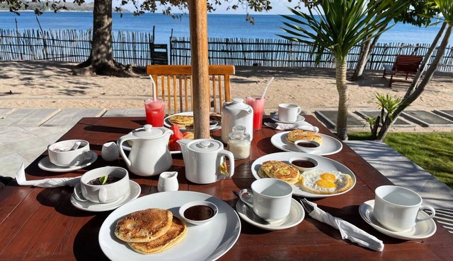 Villa 2 bedrooms fantastic sandy beach private pool: Starsand Beach Resort in Sekotong