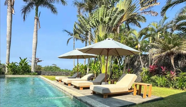Villa Breeze 2 Tropical luxury by the beach in Krambitan
