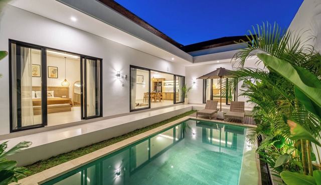 Villa Castillo Modern 2 BR Villa in Canggu w/Aircon Living in Badung
