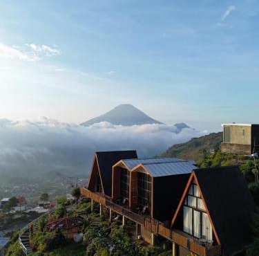 Villa Dieng Sikapuk Hill Superior Cabin in Kejajar