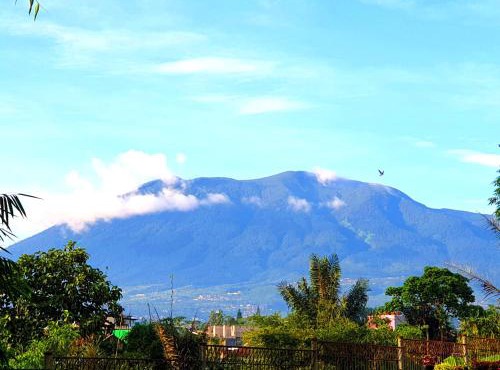 Villa Hello Kitty Kota Bunga Puncak in Cinengangirang