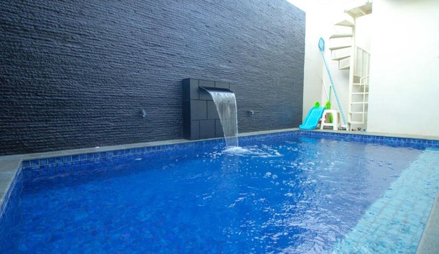 Villa Kedondong with Private Pool and Rooftop in Tlekung