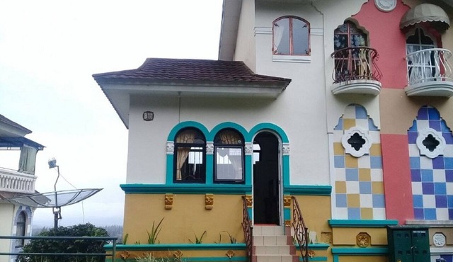 Villa Kota Bunga Vinca in Cipanas