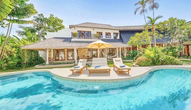 Villa Manhattan - Luxurious 8-BDR Villa, huge pool