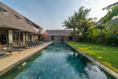 Villa Taijasa - Luxury 5BR Villa with 20m Pool in Canggu