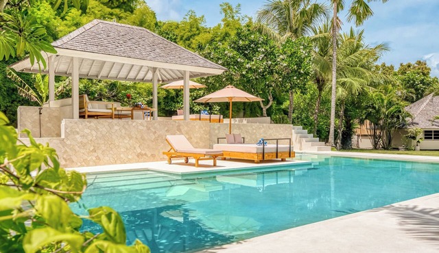 Villa Venice - 2000m2 Garden, right behind beach in Kecamatan Kuta Utara
