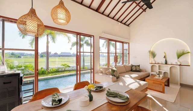 Villa w/Pool, Rice Field & Mountain Views in Pererenan